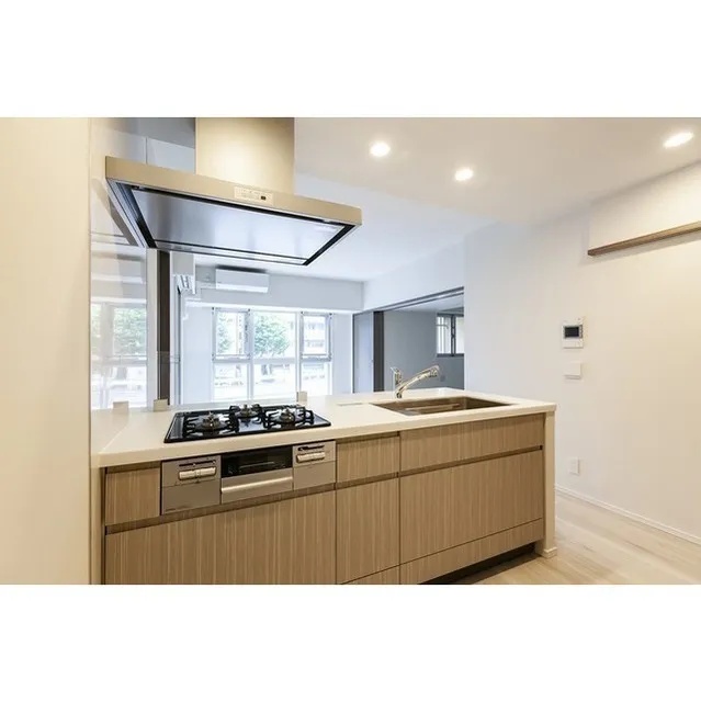 Doue Tsukishima II - Interior - ["Tap", "Countertop", "Cabinetry"]