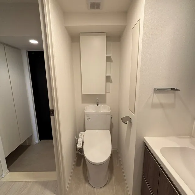 Park Axis Shinagawa Tennozu Isle - Interior - ["Floor", "Flooring", "Plumbing fixture"]