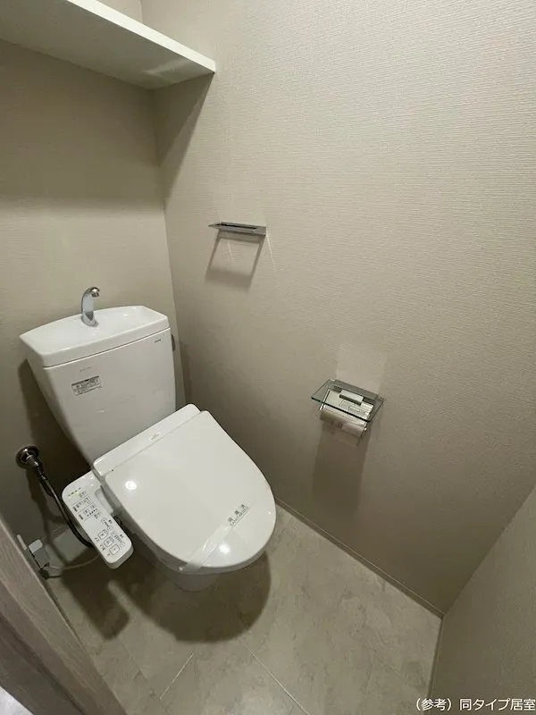 Esty Maison Monzen-Nakacho - Interior - ["Toilet seat", "Toilet", "Plumbing fixture"]
