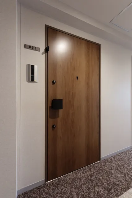 El Sereno Yokohama - Interior - ["Wood", "Lock and key", "Wood stain"]