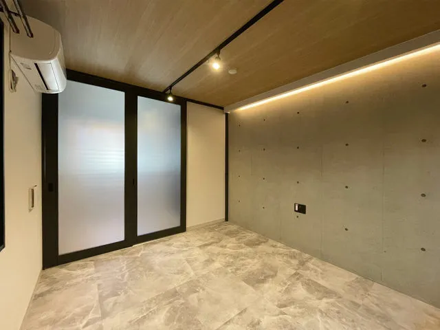 Destino Residencia Arakawa - Interior - ["Wall", "Wood", "Flooring"]