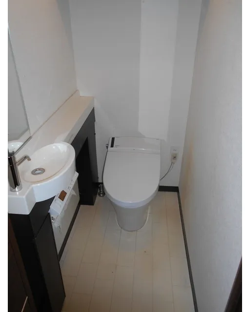 Comfort Palace Rokucho - Interior - ["Toilet seat", "Plumbing fixture", "Toilet"]