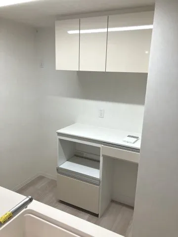 Hiroo Apartment - Interior - ["Cabinetry", "Shelving", "Flooring"]