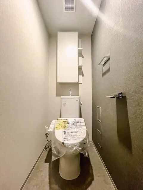 Royal Parks Ariake - Interior - ["Toilet seat", "Flooring", "Toilet"]