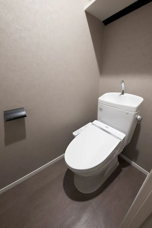 Residia Mejiro - Interior - ["Toilet seat", "Toilet", "Plumbing fixture"]
