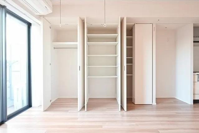 SHIBUYA CAST. APARTMENT - Interior - ["Building", "Door", "Fixture"]