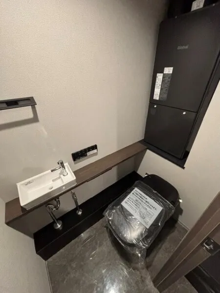 EXAM AKASAKA - Interior - ["Flooring", "Plumbing fixture", "Silver"]