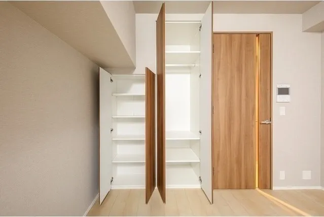 LIBR GRANT Nishi-Shinjuku EAST - Interior - ["Property", "Room", "Door"]