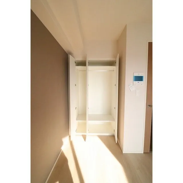 Laxrass Iwata - Interior - ["Building", "Fixture", "House"]