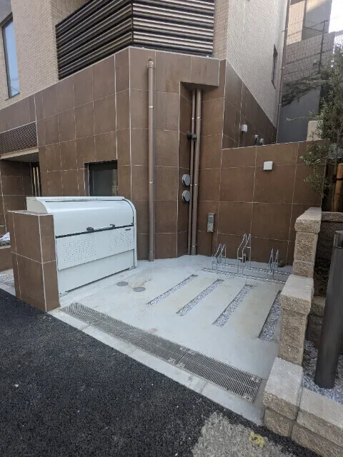 CREAL Premier Ebisu - Exterior - ["Floor", "Composite material", "Concrete"]