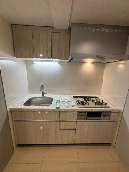 EXAM AKASAKA - Interior - ["Flooring", "Floor", "Major appliance"]