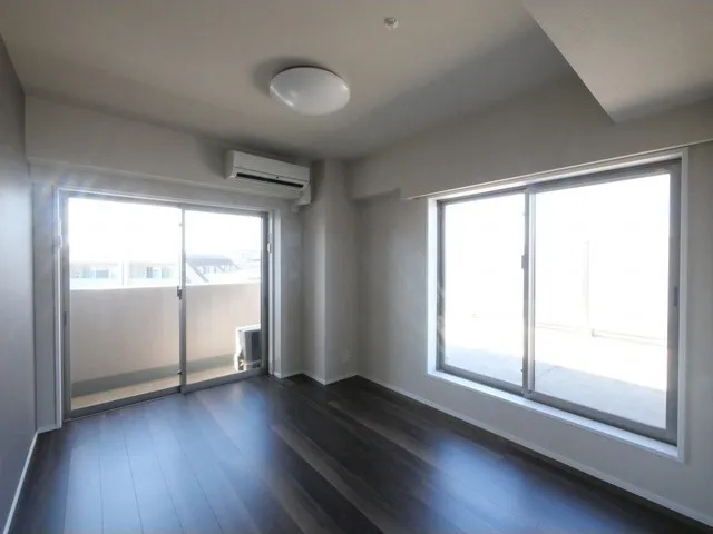 Comforia Nishimagome HILLSIDE - Interior - ["Building", "Window", "Fixture"]
