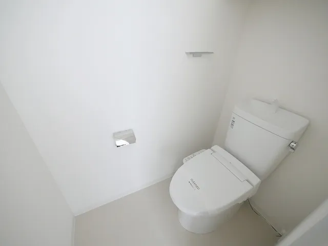 Comforia Kiba Water Park - Interior - ["Toilet seat", "Toilet", "Bathroom"]