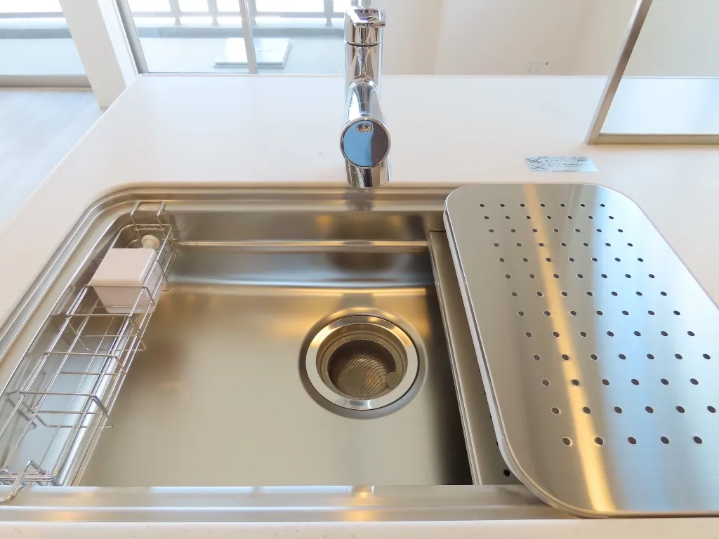 Orchid Residence Morishita - Interior - ["Kitchen sink", "Tap", "Plumbing fixture"]