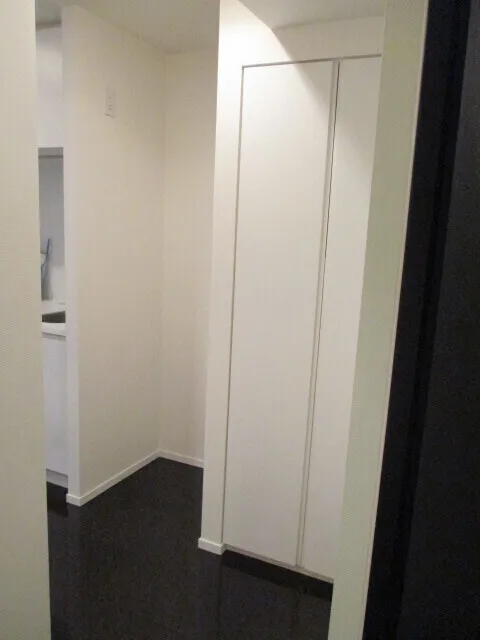 Court Hills Hiroo Minami - Interior - ["Flooring", "Wall", "Wood"]