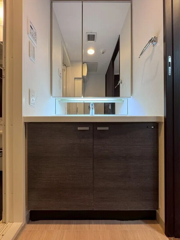 La Santé Hiroo - Interior - ["Wood", "Flooring", "Interior design"]