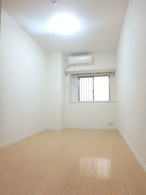 Ecology Asakusa Bridge Residence - Interior - ["Property", "Building", "Window"]