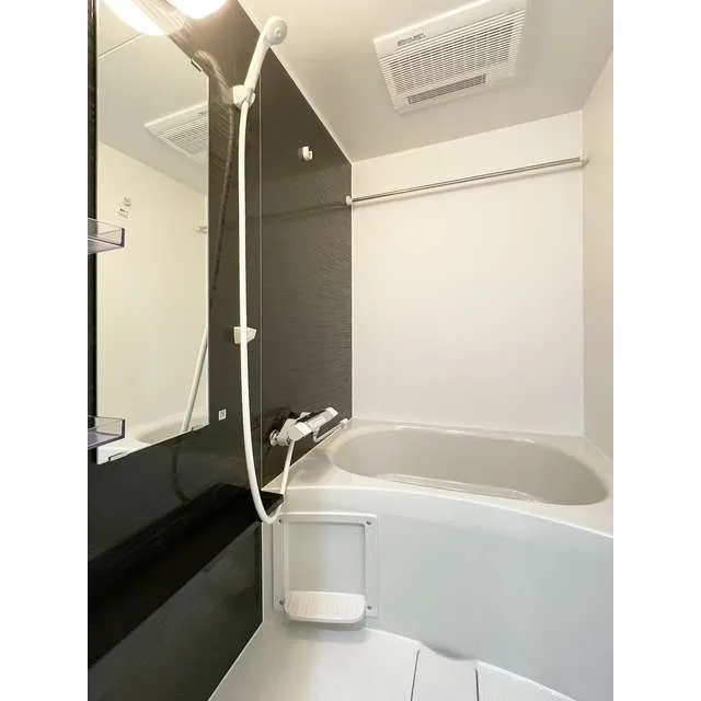 Grand Flat Sakurashinmachi - Interior - ["Bathtub", "Bathroom", "Fixture"]
