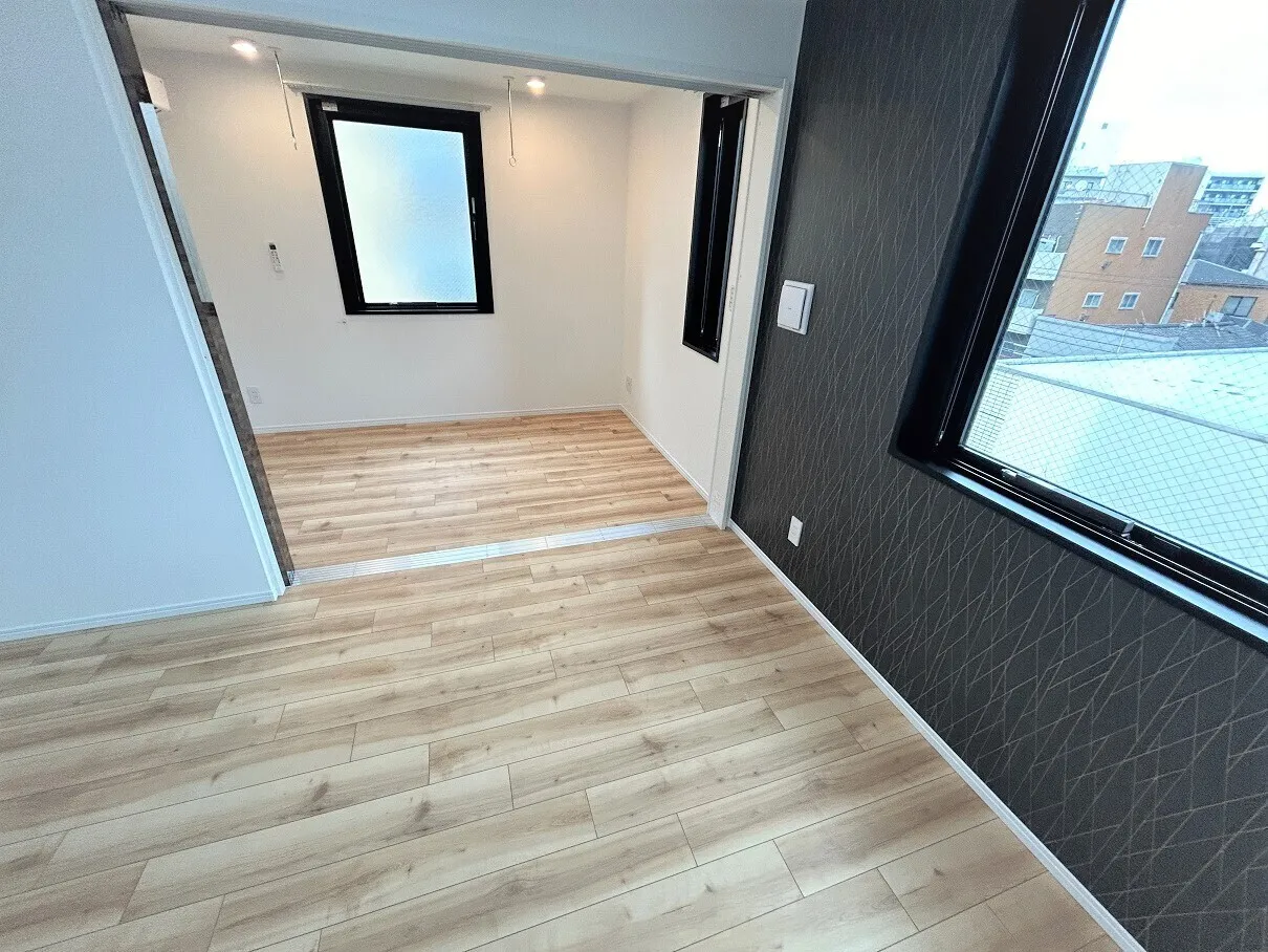 LiveFlat Morishita II - Interior - ["Window", "Fixture", "Wood"]