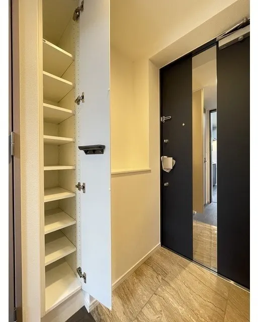 Belle Face Sangenjaya - Interior - ["Door", "Fixture", "Building"]
