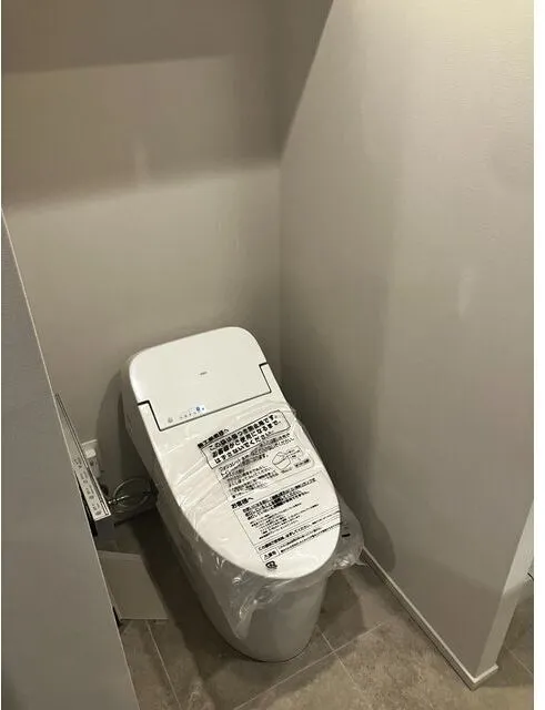 Brands Shibaura - Interior - ["Toilet seat", "Toilet", "Plumbing fixture"]