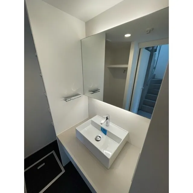 ASTILE Azabujuban - Interior - ["Mirror", "Tap", "Sink"]