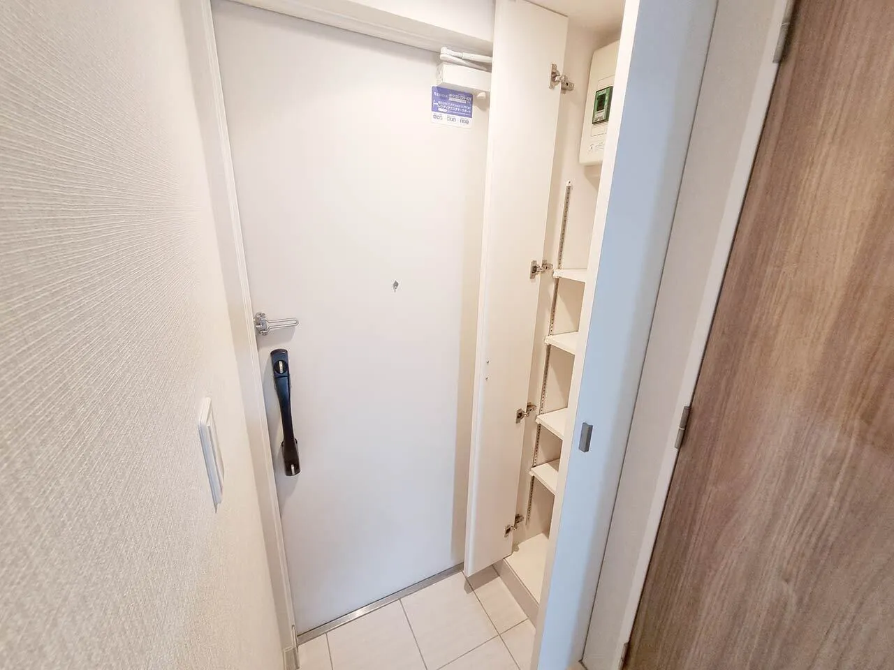 Mynavi Stay Keikyu Kamata Station - Interior - ["Wood", "Flooring", "Floor"]