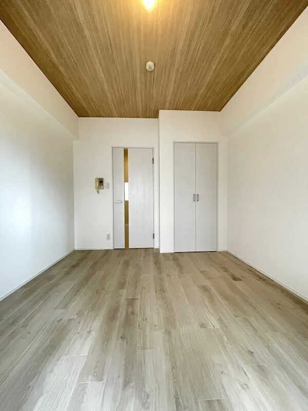 Residia Monzen Nakamachi - Interior - ["Flooring", "Wood flooring", "Floor"]