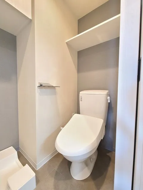 Comforia Higashioi I - Interior - ["Toilet", "Toilet seat", "Plumbing fixture"]