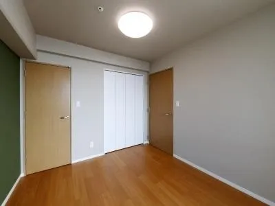 River City 21 East Towers II - Interior - ["Flooring", "Floor", "Wood"]