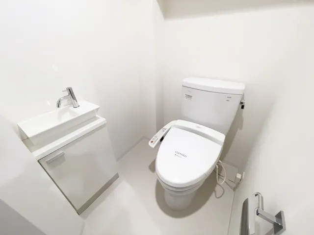 Comforia Komaba - Interior - ["Plumbing fixture", "Toilet seat", "Tap"]