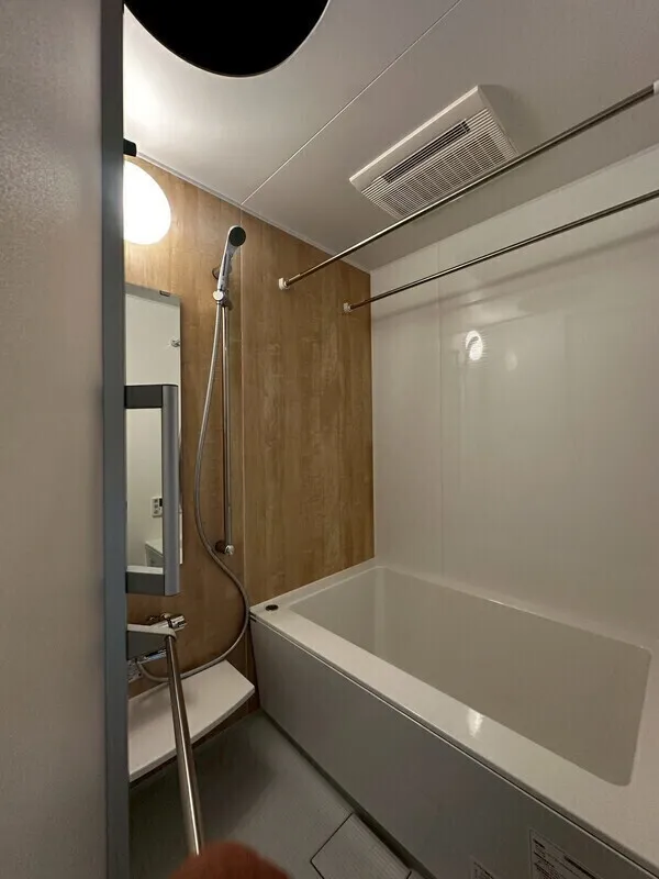 Lumique Omori - Interior - ["Wall", "Flooring", "Plumbing fixture"]
