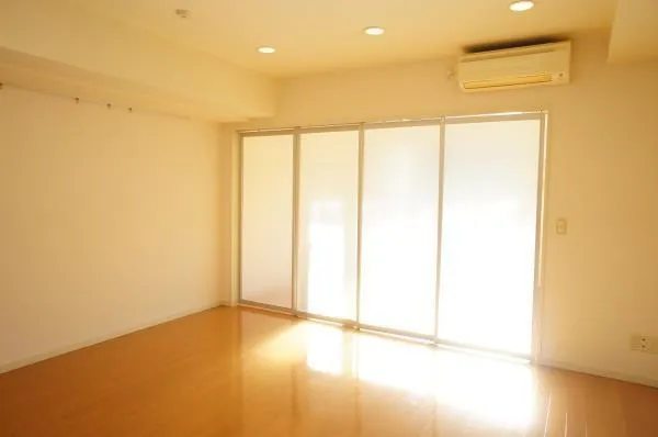 Brillia Ist Sangenjaya Ivy Terrace - Interior - ["Building", "Fixture", "Shade"]