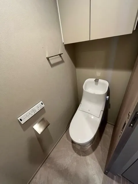 Crevia Luxe Kinshicho - Interior - ["Toilet", "Plumbing fixture", "Toilet seat"]