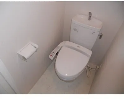 Sejori Osaki - Interior - ["Toilet seat", "Plumbing fixture", "Toilet"]