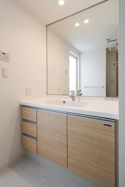 Gardenier Kinuta Residence - Interior - ["Flooring", "Bathroom Sink", "Plumbing fixture"]