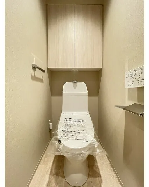 Season Flats Omorinishi - Interior - ["Toilet seat", "Toilet", "Flooring"]