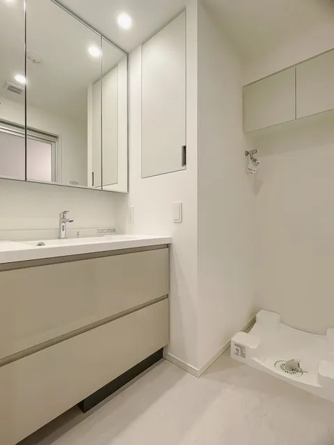 Park Axis Bunkyo Hongo - Interior - ["Flooring", "Floor", "Bathroom cabinet"]