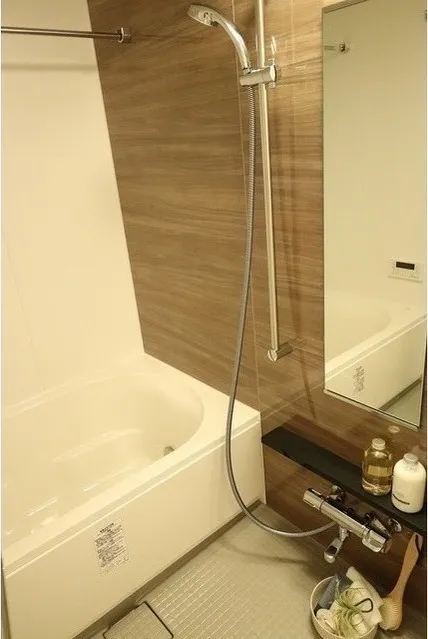 Asur Ryogoku - Interior - ["Plumbing fixture", "Shower head", "Shower"]