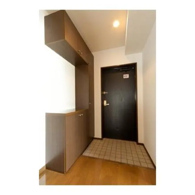 Astelion Shoto - Interior - Entrance