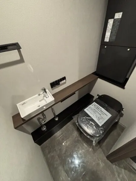 EXAM AKASAKA - Interior - ["Flooring", "Floor", "Plumbing fixture"]