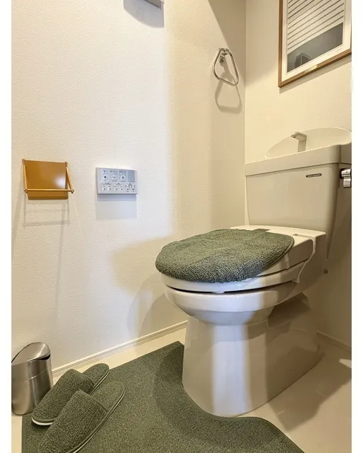 Astera Home Meguro Yutenji West - Interior - ["Toilet seat", "Toilet", "Plumbing fixture"]