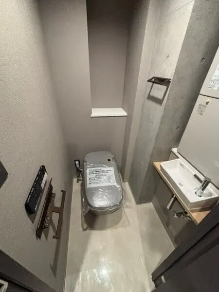 EXAM AKASAKA - Interior - ["Toilet seat", "Toilet", "Plumbing fixture"]