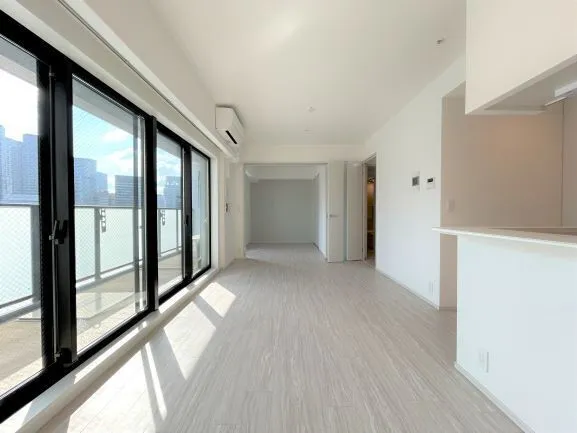 Sol Levente Shin-Umeda - Interior - ["Floor", "Ceiling", "Flooring"]