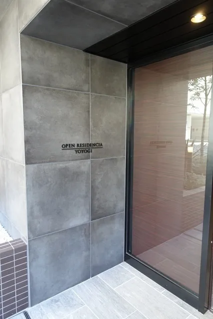 Open Residencia Yoyogi - Exterior - ["Flooring", "Floor", "Composite material"]