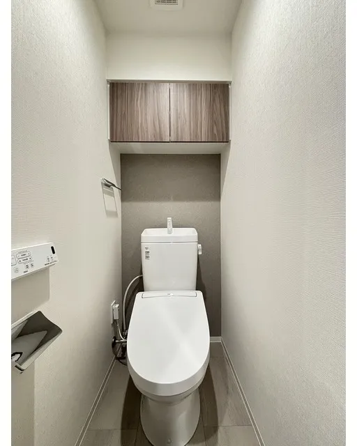 Comforia Liv Osaki - Interior - ["Toilet seat", "Plumbing fixture", "Flooring"]
