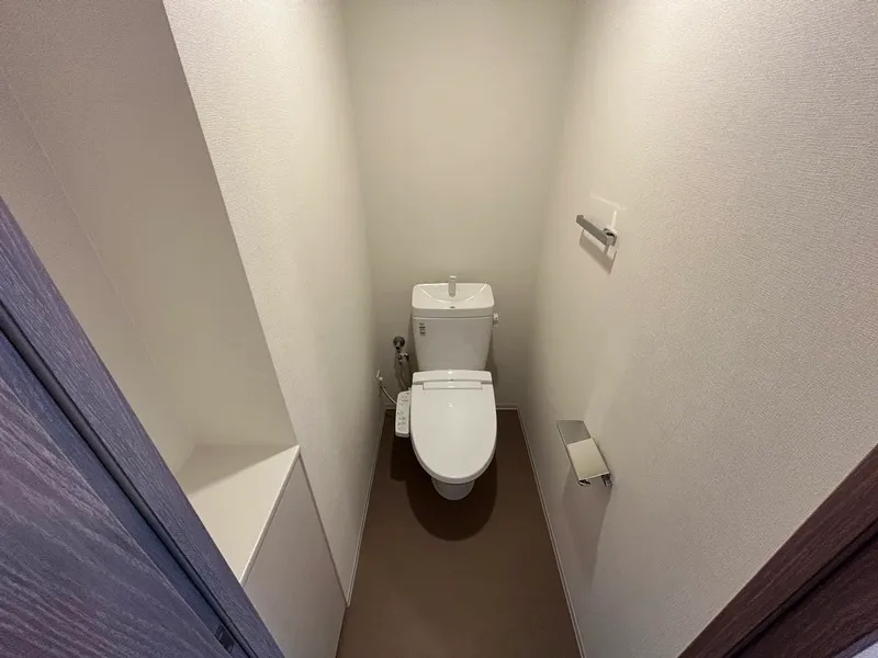 LiveCasa Nishinomiya - Interior - ["Toilet seat", "Toilet", "Flooring"]