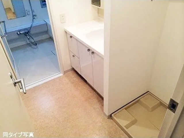 Comforia Honkomagome - Interior - ["Cabinetry", "Furniture", "Table"]