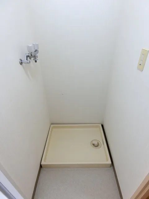 Asahi Izumi Mansion - Interior - ["Flooring", "Floor", "Tile Flooring"]
