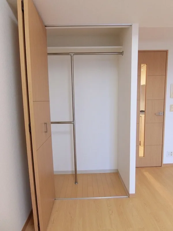 Cross Residence Kamata - Interior - ["Wall", "Wood", "Flooring"]